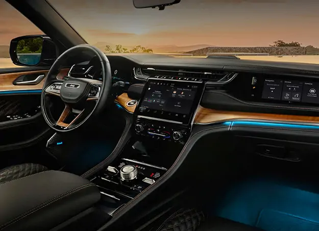Intérieur luxueux du Jeep Grand Cherokee Hybride avec finitions premium