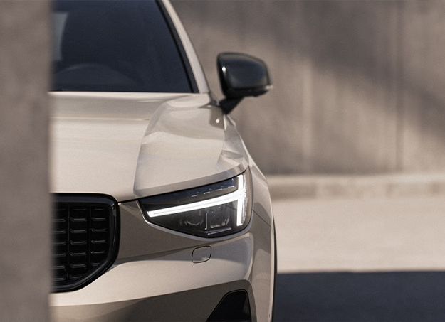 Vue avant du Volvo XC40 micro-hybride