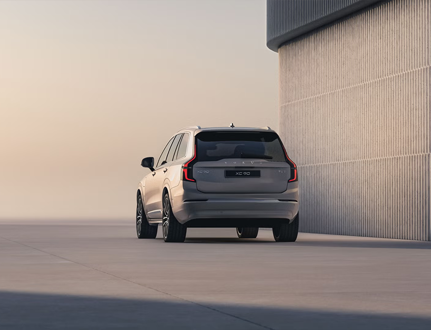 Écran tactile central du Volvo XC90 affichant les fonctionnalités connectées