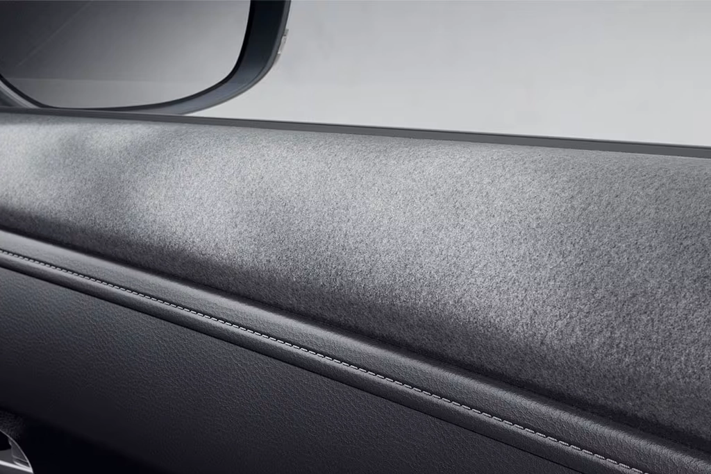 Intérieur moderne du Mazda MX-30 avec finitions écoresponsables